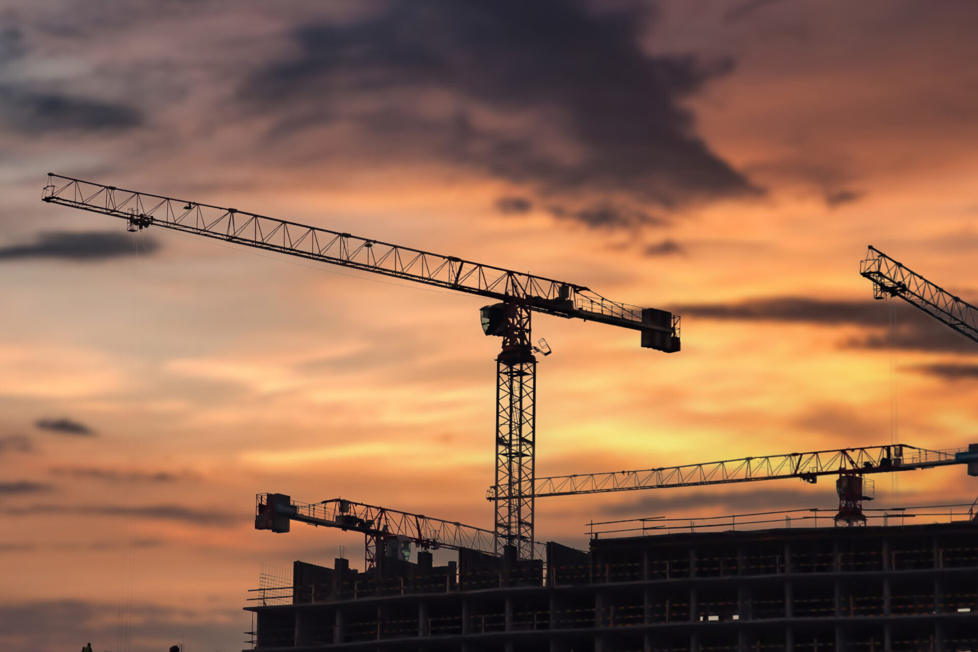 Hybrid solar-wind lighting towers suit winter short days